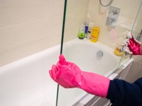 Cómo limpiar y mantener sus mamparas de baño de cristal en perfecto estado